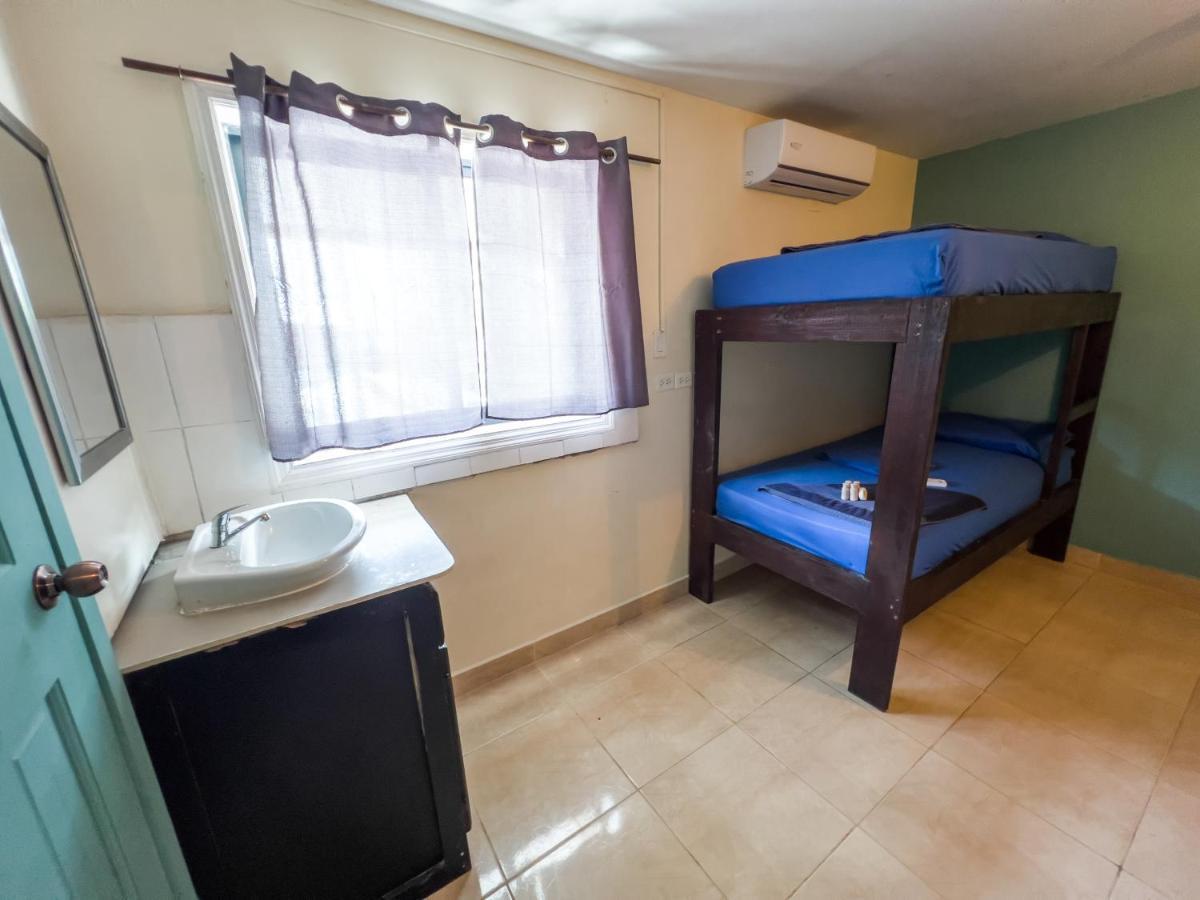 Aqua Lounge Hostel Bocas del Toro Exterior photo